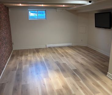 Spacious Fully Renovated Duplex Apartment – Available - Photo 6