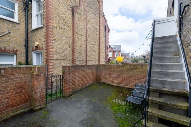 3 bedroom maisonette to rent - Photo 1