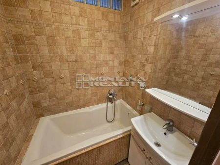 Pronájem bytu 2+1, balkon 53 m - Fotografie 3