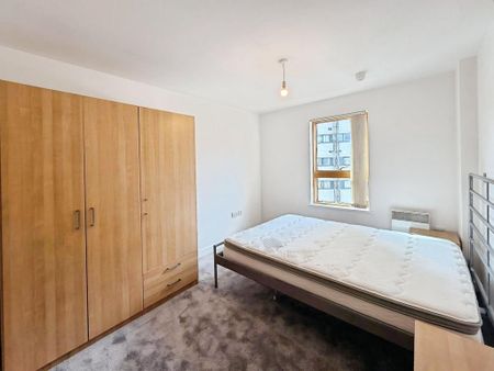 2 bedroom flat to rent - Photo 2