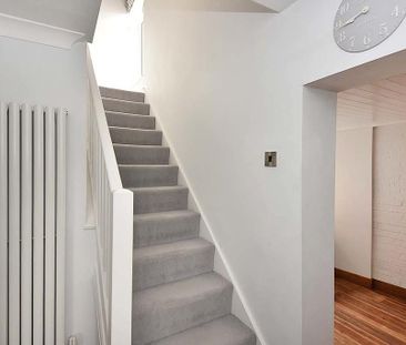 2 bedroom end of terrace house to rent - Photo 5