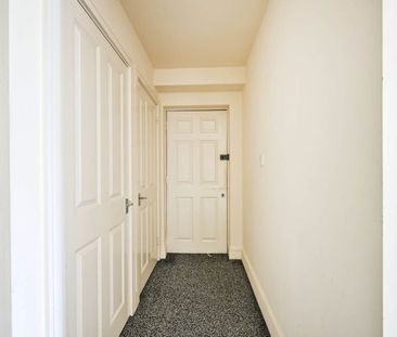 Room in a Shared Flat, Robinson Road, SW17 - Photo 2
