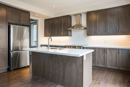 For Lease - 92 Carriage Shop Bend, East Gwillimbury, Ontario - Photo 4