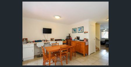 Fully Air-Conditioned Townhouse in Prime Location - Photo 2