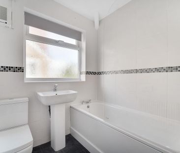 4 bedroom semi-detached house to rent - Photo 3