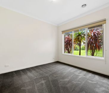 This stunning three-bedroom home is sure to impress! - Photo 4