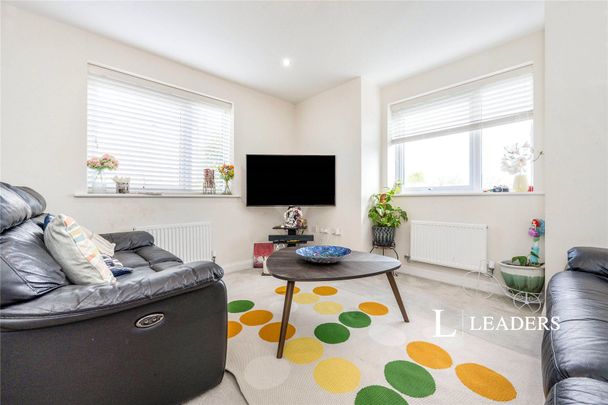 4 bedroom house to rent Vanguard Circle, Brooklands, MK10 - Photo 1