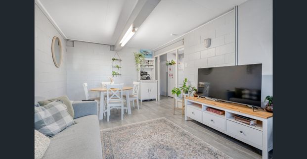 ELECTRICITY, WATER, WIFI INCLUDED - UNIT BY THE BAY IN CLONTARF - Photo 1