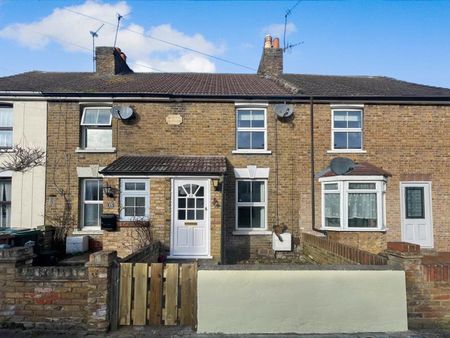 Wyatt Road, Staines - 2 bedrooms Property for lettings - Seymours - Photo 3