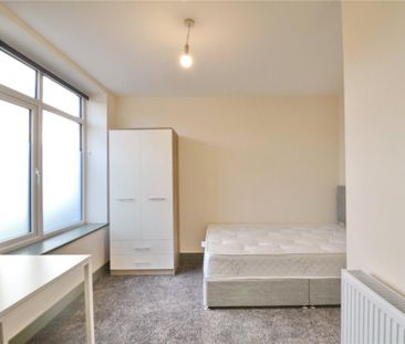 6 bedroom end of terrace house to rent - Photo 3