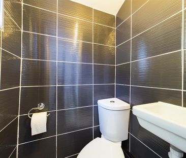4 bedroom end of terrace house to rent - Photo 3
