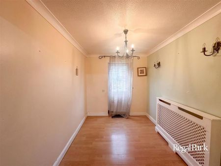 3 bedroom end of terrace house to rent - Photo 4