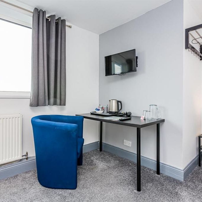 1 bedroom in a house share to rent - Photo 1