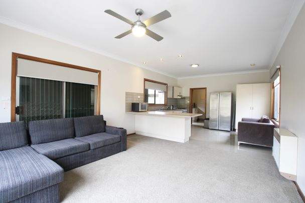 Spacious One Bedroom Unit, Short Distance From Cbd - Photo 1