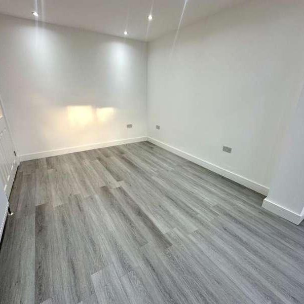 Long Readings Lane, Slough, SL2 - Photo 1