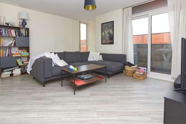 Brooklands - Fully Furnished Double Bedroom, Bathroom Apartment With Balcony, MK10 - Photo 1