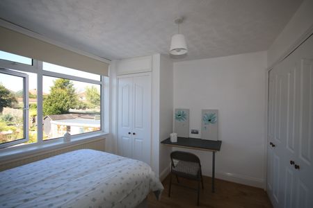 6 Bed Semi-Detached House, Mackie Avenue, BS34 - Photo 2