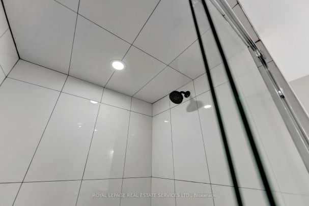 Detached Home For Lease | W9044225 - Photo 1