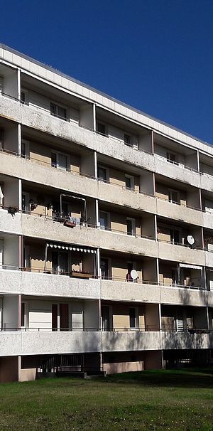 Zwei Zimmer, 6 m Balkon, wunderbarer unverbauter Blick - Foto 1