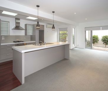 38 Waterford Avenue, Northwood - Photo 1