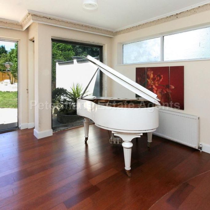 4 bedroom detached house to rent - Photo 1