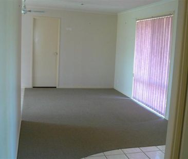 Spacious Home in Point Vernon - Walk to the Esplanade - Photo 2