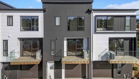 Mangere, 4 bedrooms - Photo 3