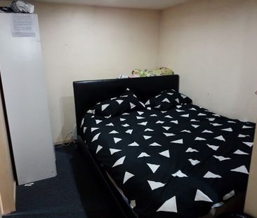 UPPER RICCARTON – 1 BEDROOM FLAT (SLEEPOUT) - Photo 4