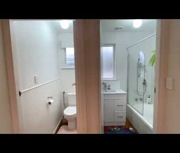 Lovely 3 Bedroom House with Garage - Photo 1