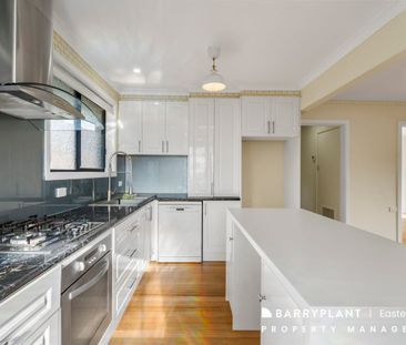 Spacious Home in a Convenient Mitcham Location - Photo 5