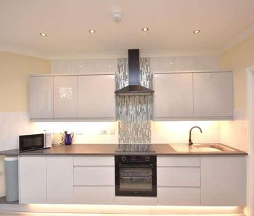 Victoria Road Penarth, CF64 - Photo 2