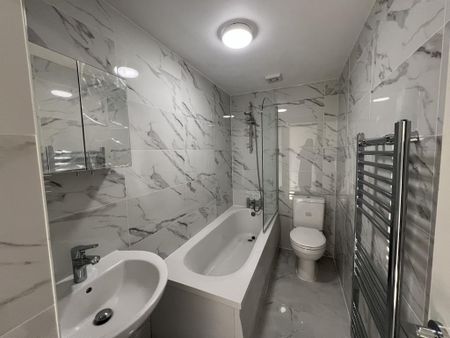 3 bedroom flat to rent - Photo 3