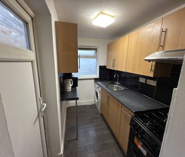 2 Bed Maisonette, London, E6 - Photo 4