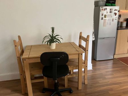 3 bed student house available for 24/25 Academic Year in Hall Lane, L7. Room 1 - Photo 2