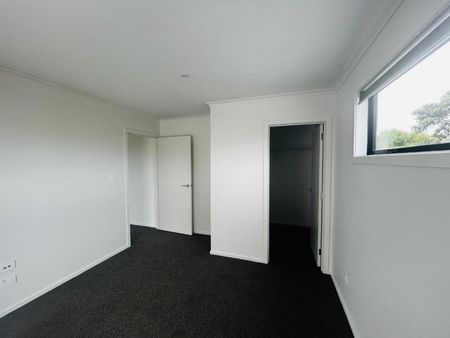 Stunning modern property with views - Photo 5