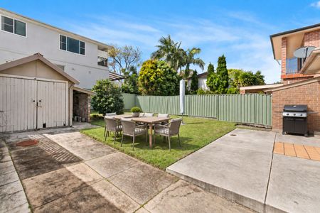 Charming Two-Bedroom Home Opposite the Park with Kogarah Bay Views - Photo 5