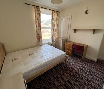 4 bedroom flat to rent - Photo 4