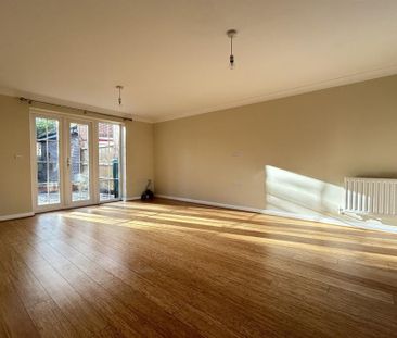 4 bedroom detached house to rent - Photo 2