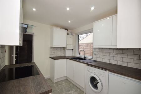 3 bedroom terraced house to rent - Photo 3