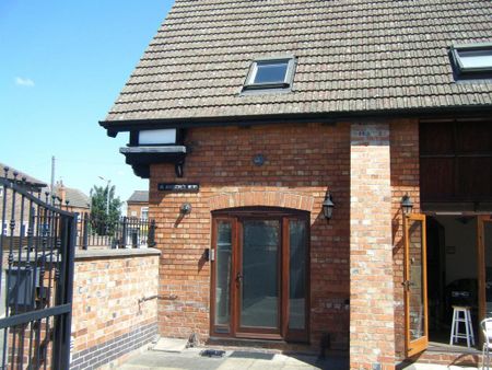 2 bedroom end of terrace house to rent - Photo 2