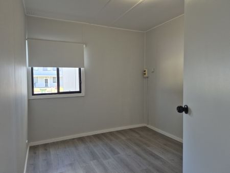 Fully Renovated 1-Bedroom Flat – Just 200m from the Beach! - Photo 2