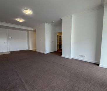Neat and tidy 2 bedroom unit in prime Campbelltown location - Photo 1