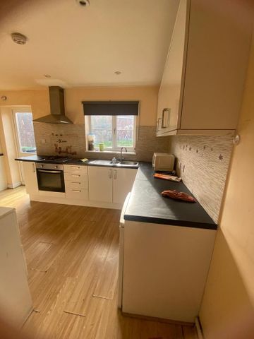 3 bedroom semi-detached house to rent - Photo 3