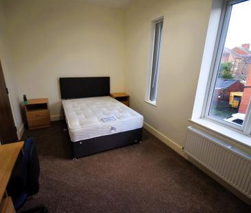 3 bedroom terraced house to rent - Photo 4