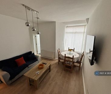 1 bedroom in a house share to rent - Photo 1