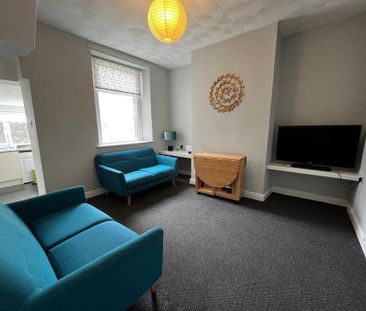 3 bedroom private hall to rent - Photo 1