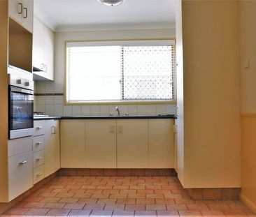 Fantastic 2 Bedroom Brick in a Perfect Location - Photo 4