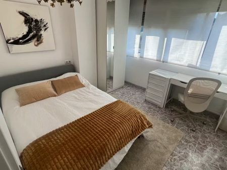 Calle Miraorquídeas, Málaga, Andalusia 29011 - Photo 4