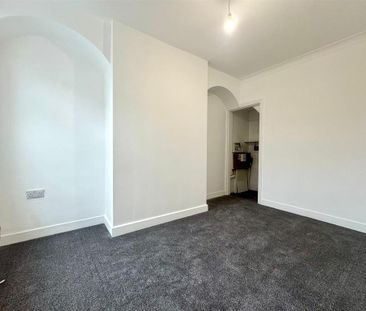 4 bedroom terraced house to rent - Photo 2