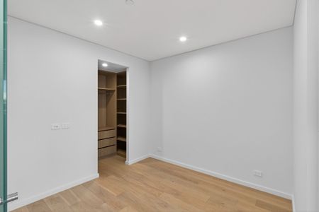 Sleek & Sophisticated Studio Apartment - Photo 3